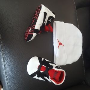 (SOLD)Jordan baby shoes with matching hat